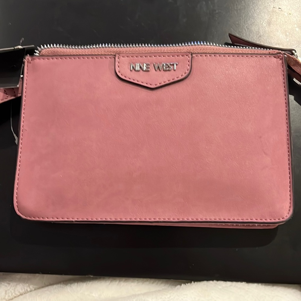 9 west wristlet